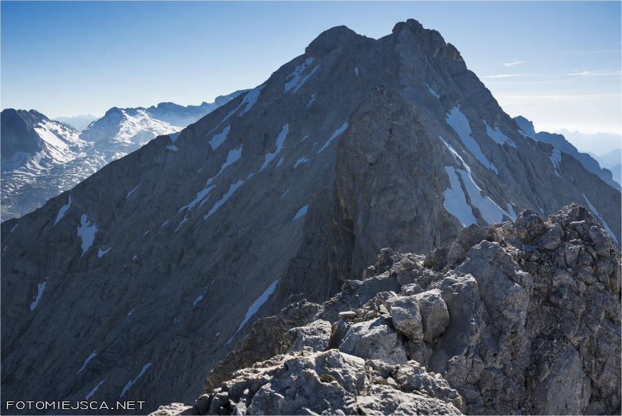 widok na Villkarspitze i Äußeren Höllentalspitze Jubiläumsgrat Grań Jubileuszowa z Alpspitze na Zugspitze Alpy Bawarskie