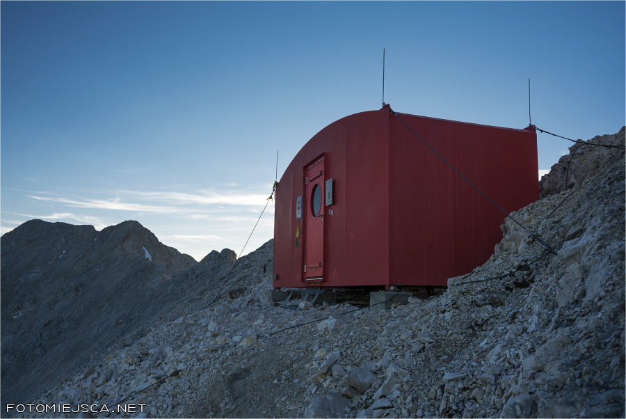 biwak Gratthuttl pod Äußeren Höllentalspitze Jubiläumsgrat Grań Jubileuszowa na Zugspitze Alpy Bawarskie