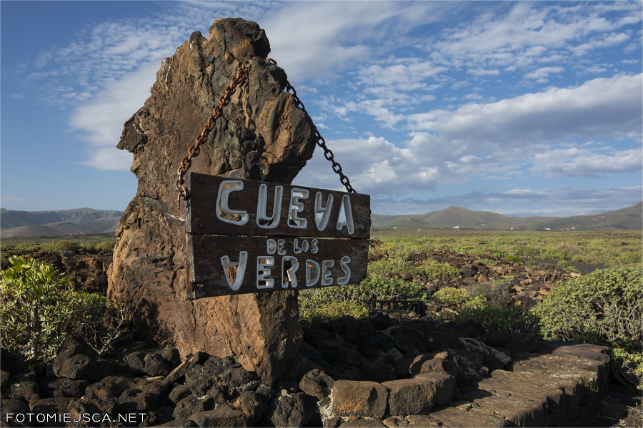 Wejście do jaskini Cueva de los Verdes na Lanzarote Wejście do jaskini Cueva de los Verdes na Lanzarote