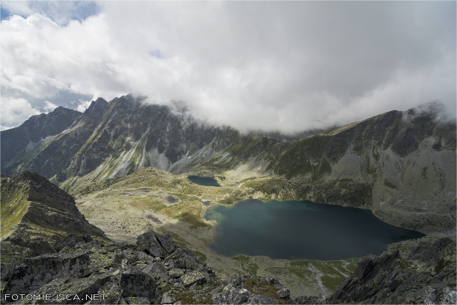 widok na stronę słowacką Hińczowy Staw Hińczowa Turnia Wołowy Grzbiet Tatry Wysokie Słowackie